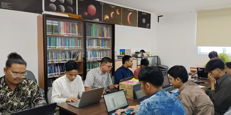 Mahasiswa Ilmu Falak UMSU Tingkatkan Kompetensi Melalui Pelatihan Pengolahan Data Sky Quality Meter (SQM)